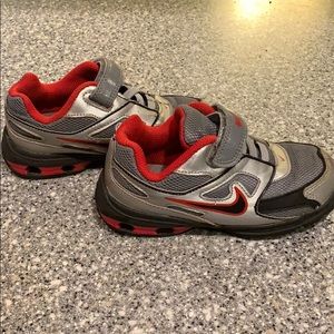 Play shoes! Nike REAX